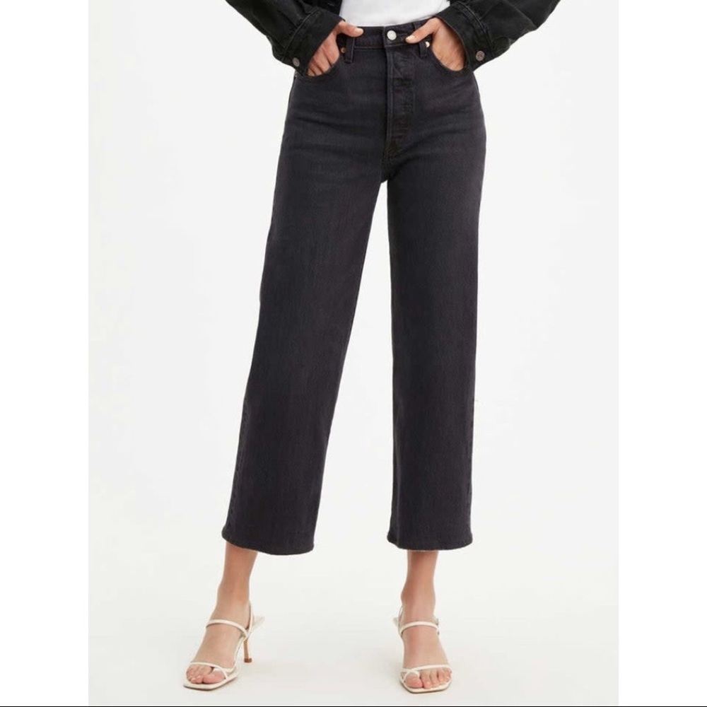 Levi’s Ribcage Straight Ankle Denim Jeans in Feelin Cagey